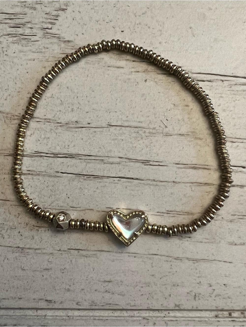 Kendra Scott “Ari” Gold Beaded Stretch Bracelet with Dichroic Glass Heart